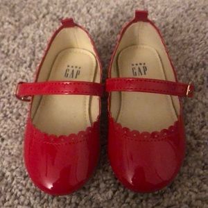 Red patent leather maryjane shoes